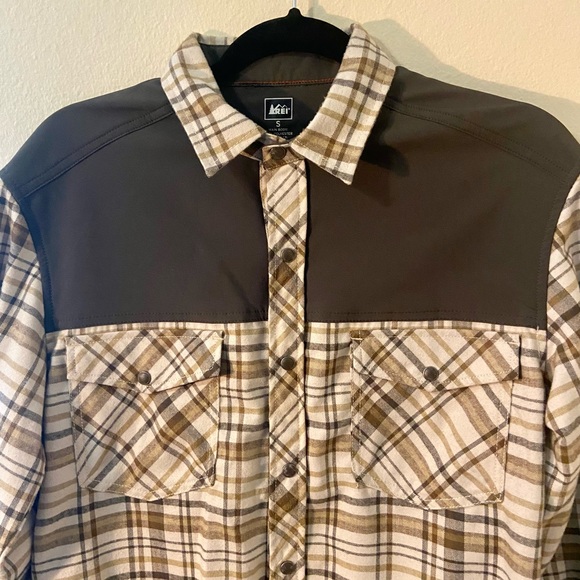REI Plaid Snap Button Flannel Shirt w Brown Shoulder Contrast - Picture 6 of 7